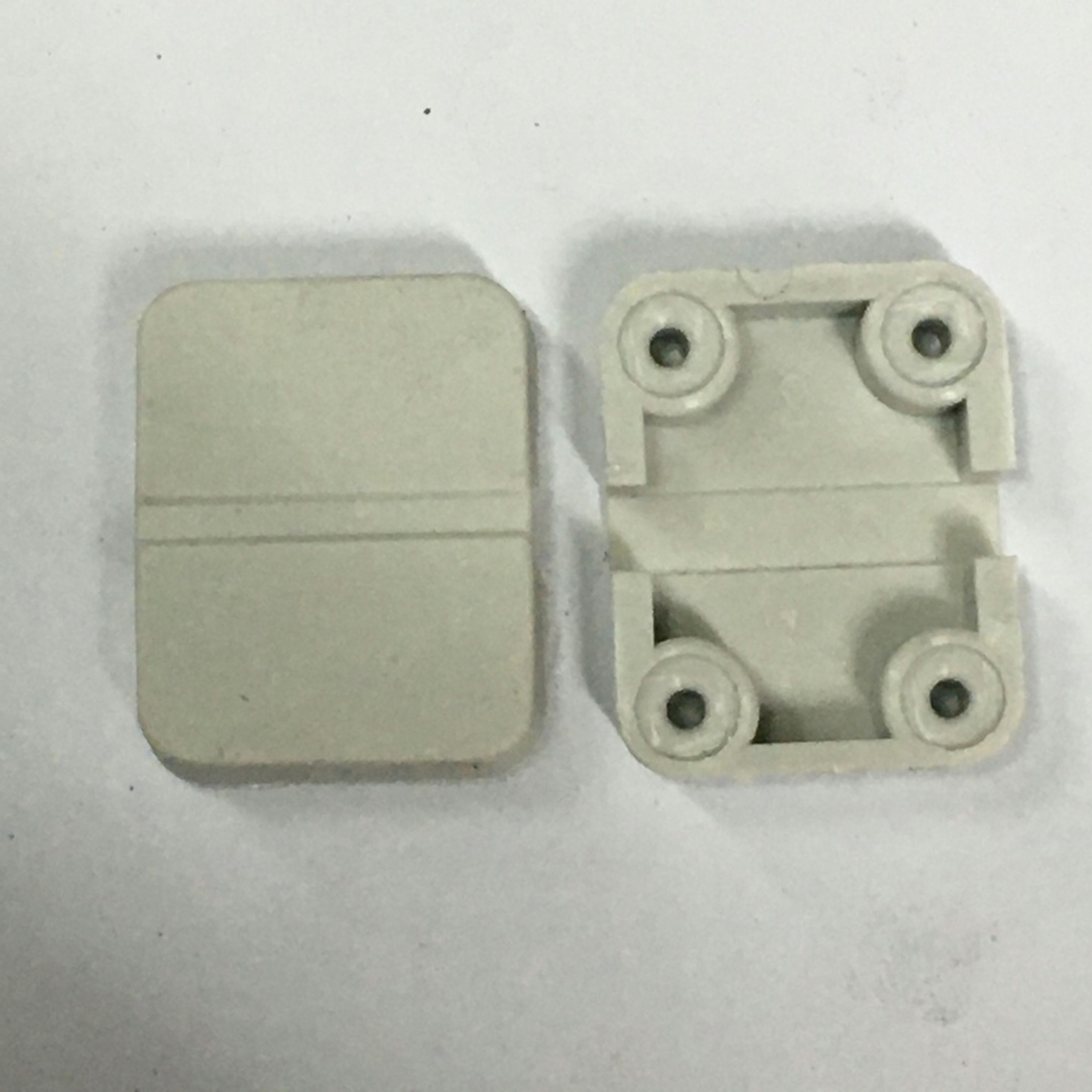 HINGE PLAST BEIGE 28X22X6MM 2PCE