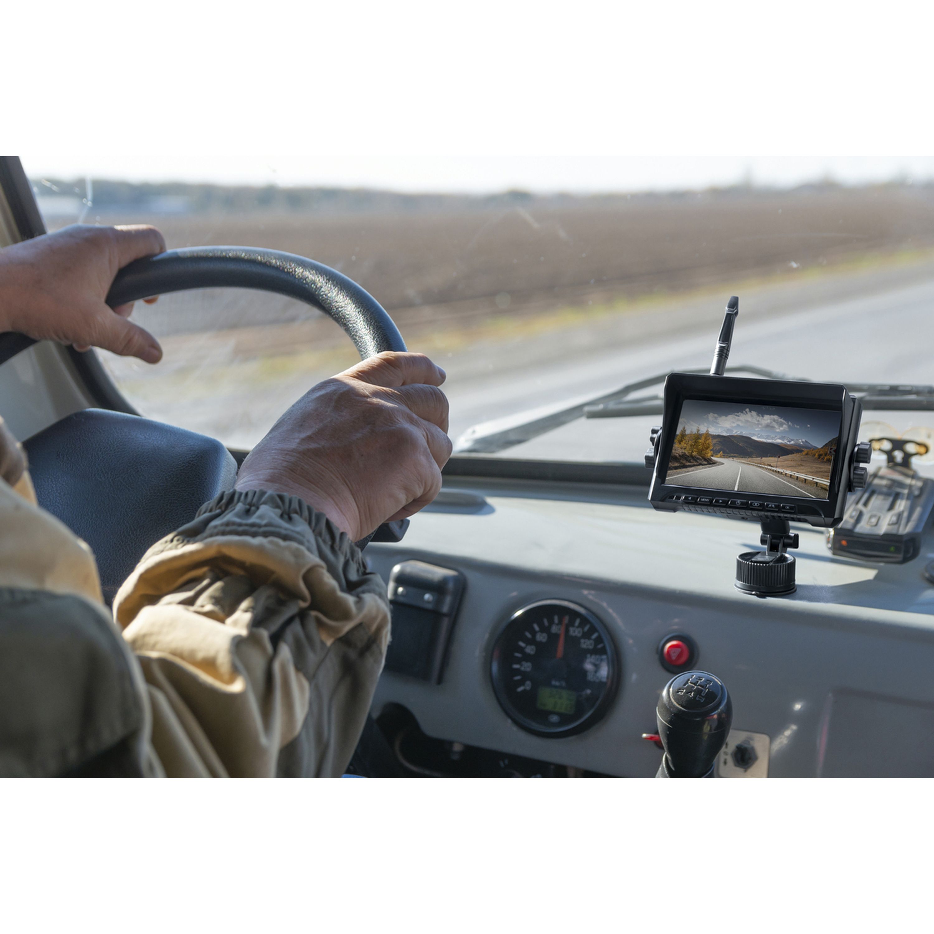 2.4GHz Digital Wireless 7in Reversing Camera